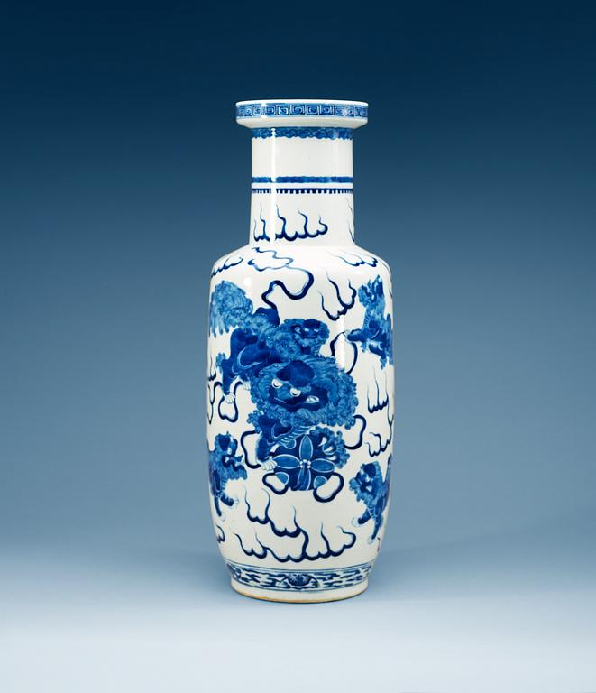 A large blue and white roleauvase, Qing dynasty, 19th Century.