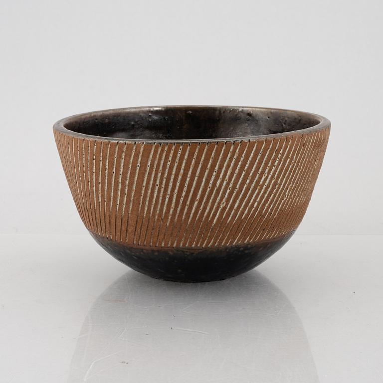 Edgar Böckman, a stoneware bowl, own studio.