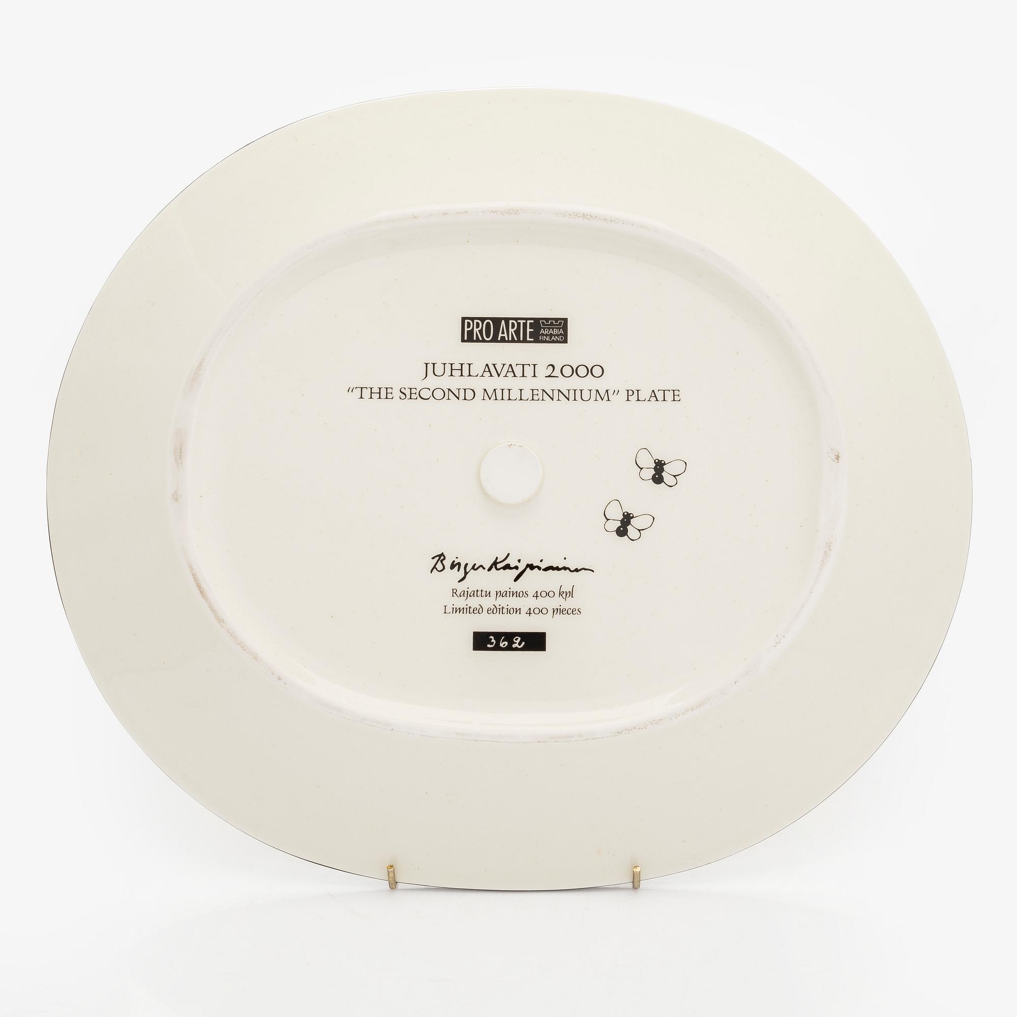 Birger Kaipiainen, A 'Jubilee dish 2000' 362/400, Pro Arte, Arabia.