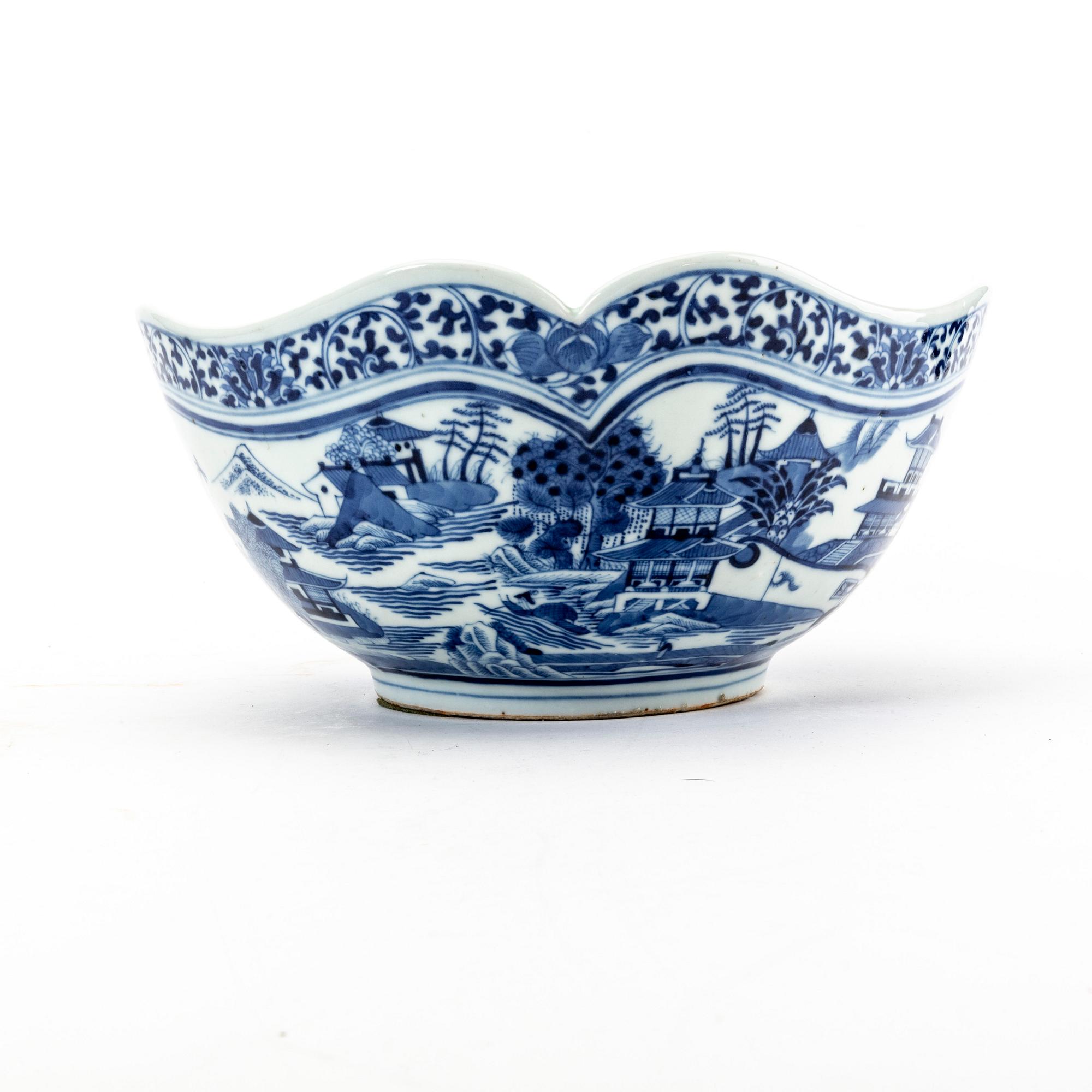 A Chinese porcelain bowl, circa 1800.