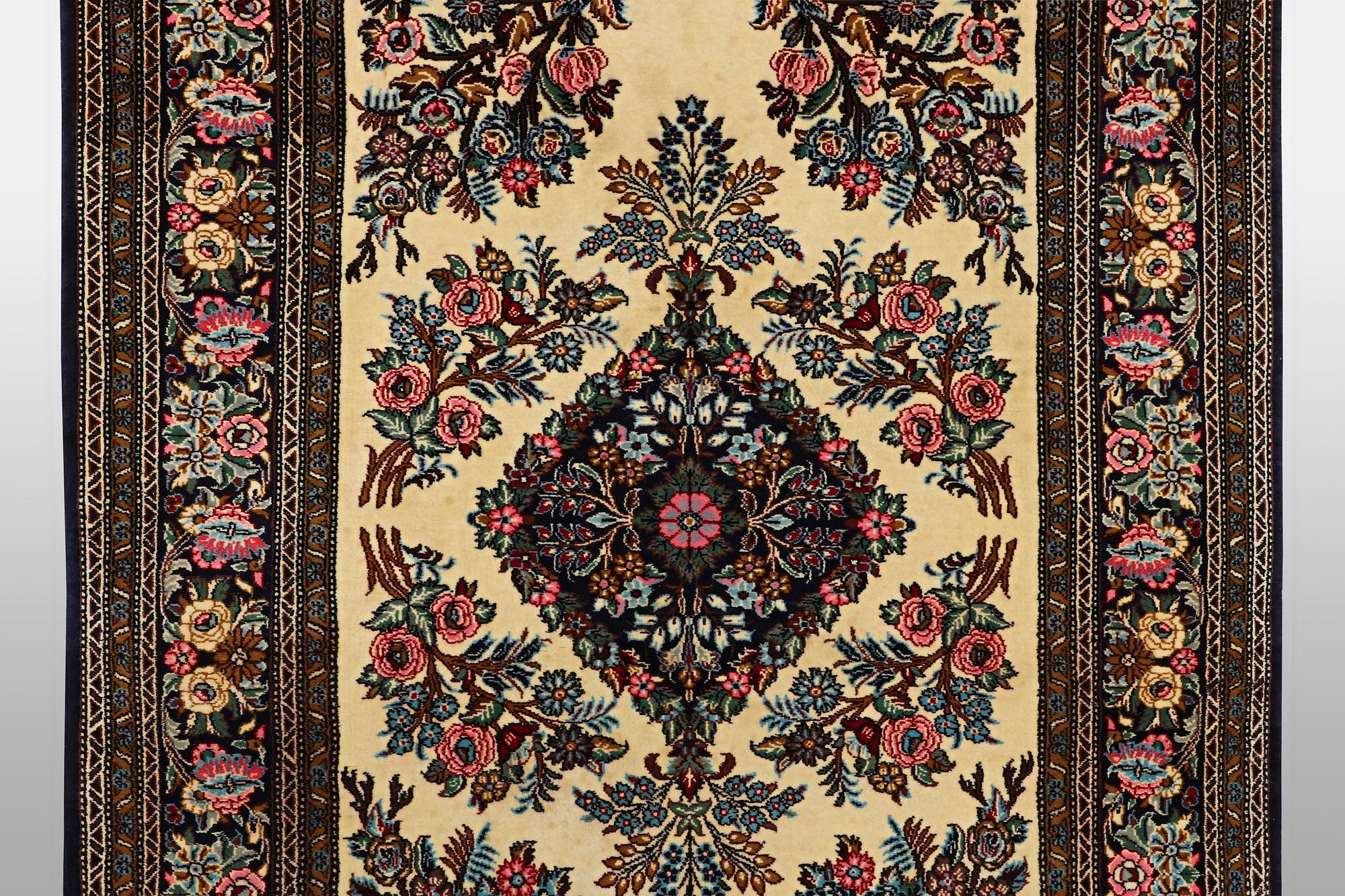 A rug, Quum, ca 156 x 106 cm.