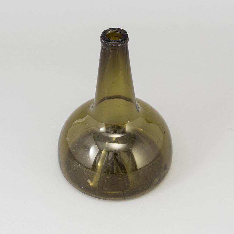 FLASKA, grönt glas, 1700-tal.