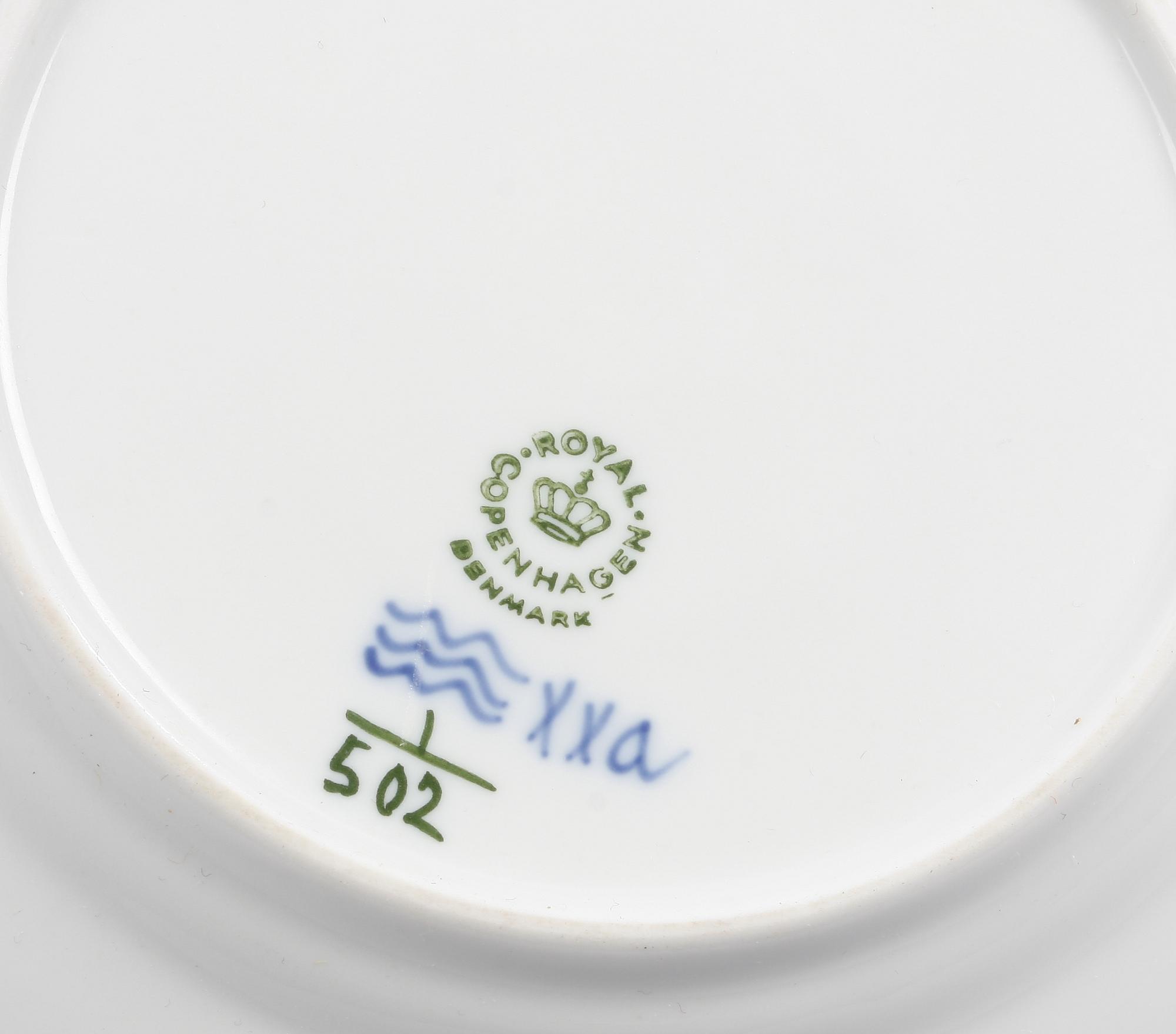 SERVISDELAR, 8 st, porslin. Royal Copenhagen, "Musselmalet".
