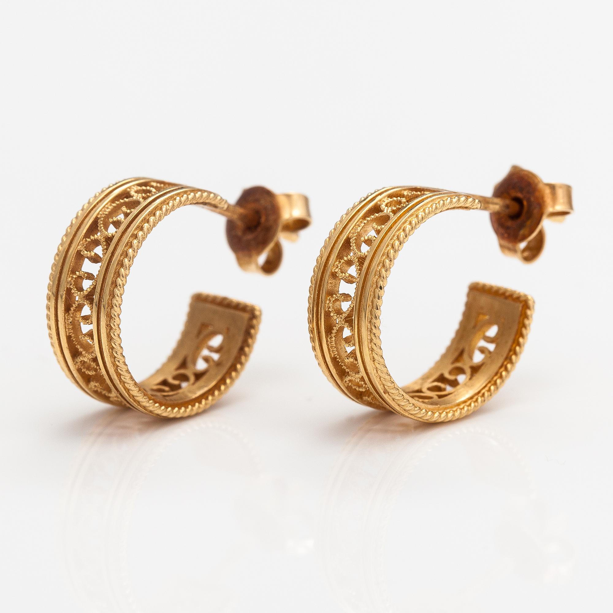 A pair of 18K gold earrings "Filigree". Kalevala koru, Helsinki.