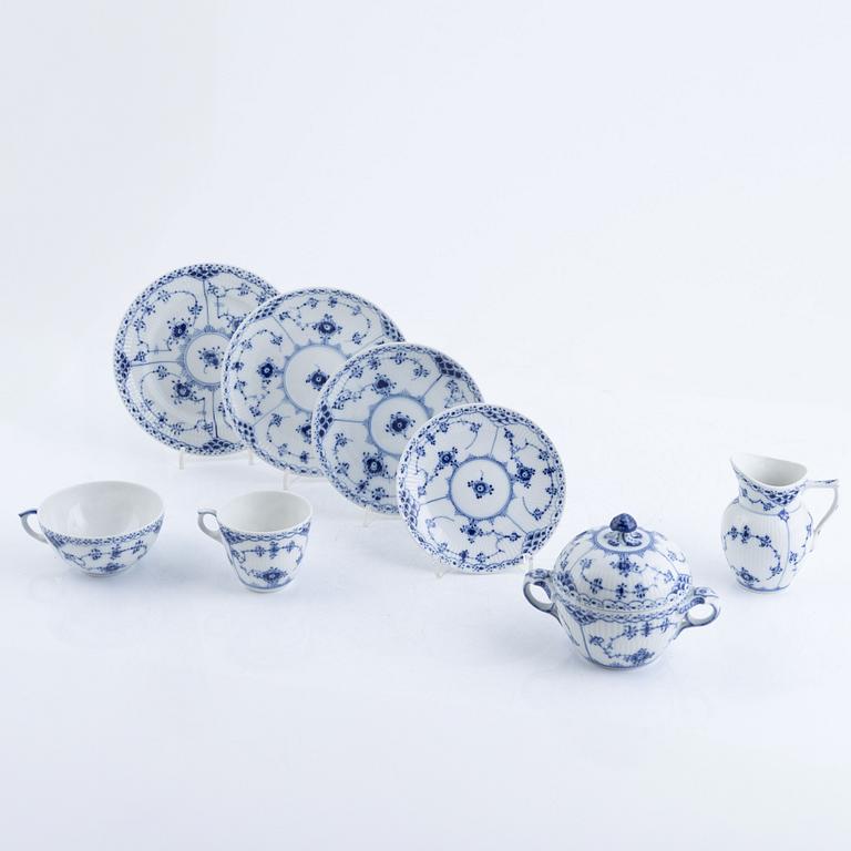 Royal Copenhagen, coffee and tea service, porcelain, "Musselmalet", half-lace, 38 pieces. Denmark.