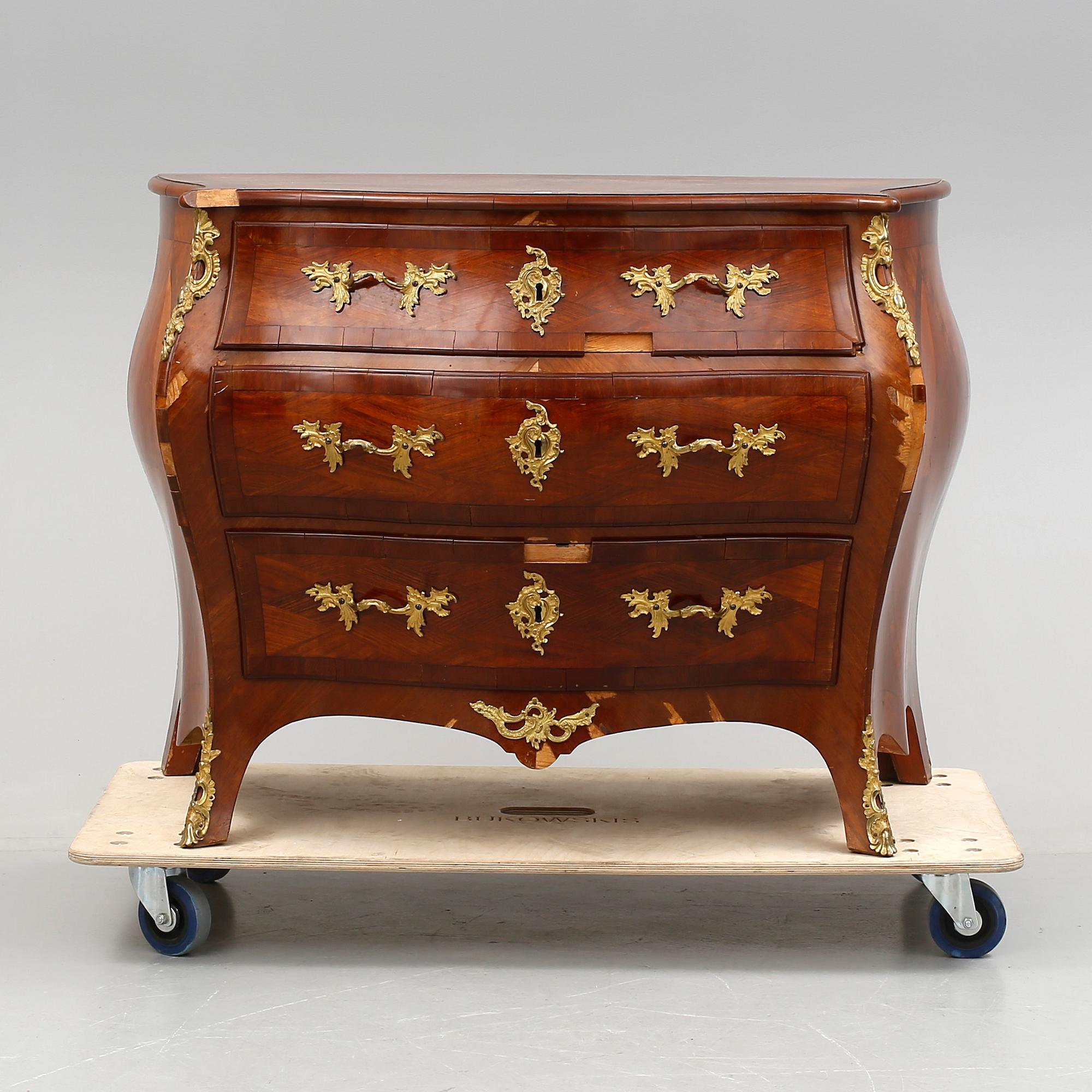 BYRÅ, rokokostil, tidigt 1900-tal.