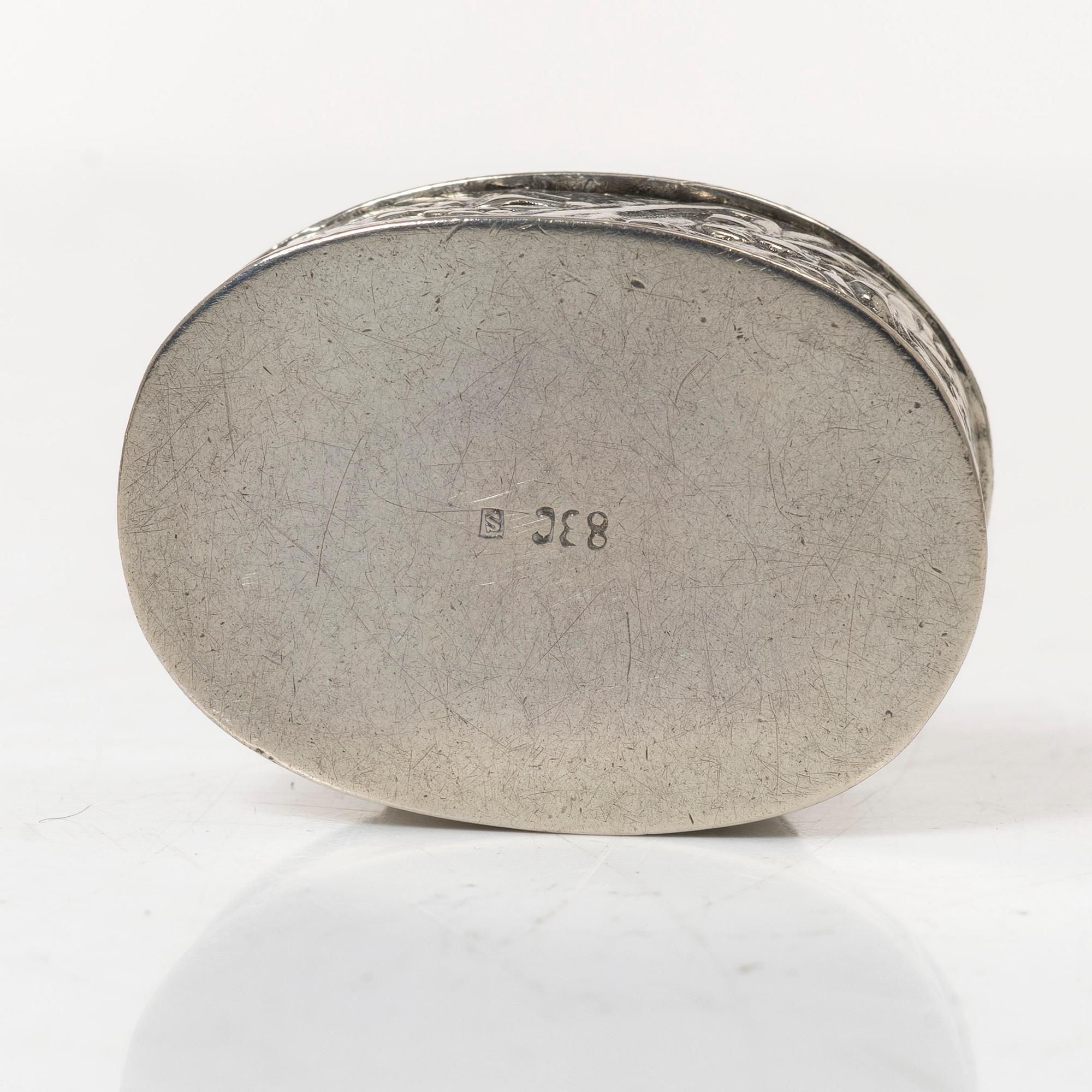 Bricka, fat, dosa samt miniatyrservis i sju delar, silver.