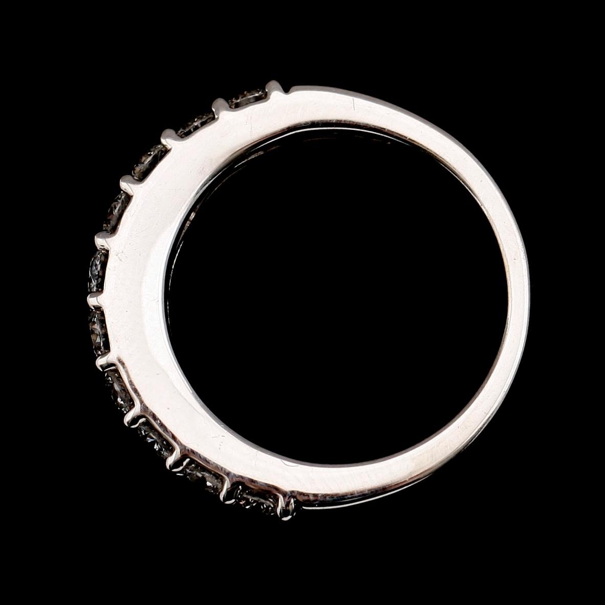 RING, 14 k vitguld, briljantslipade diamanter tot ca 1.00 ct.