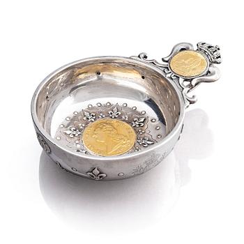 351. An 18th century French parcel-gilt silver tasse du vin (wine taster).