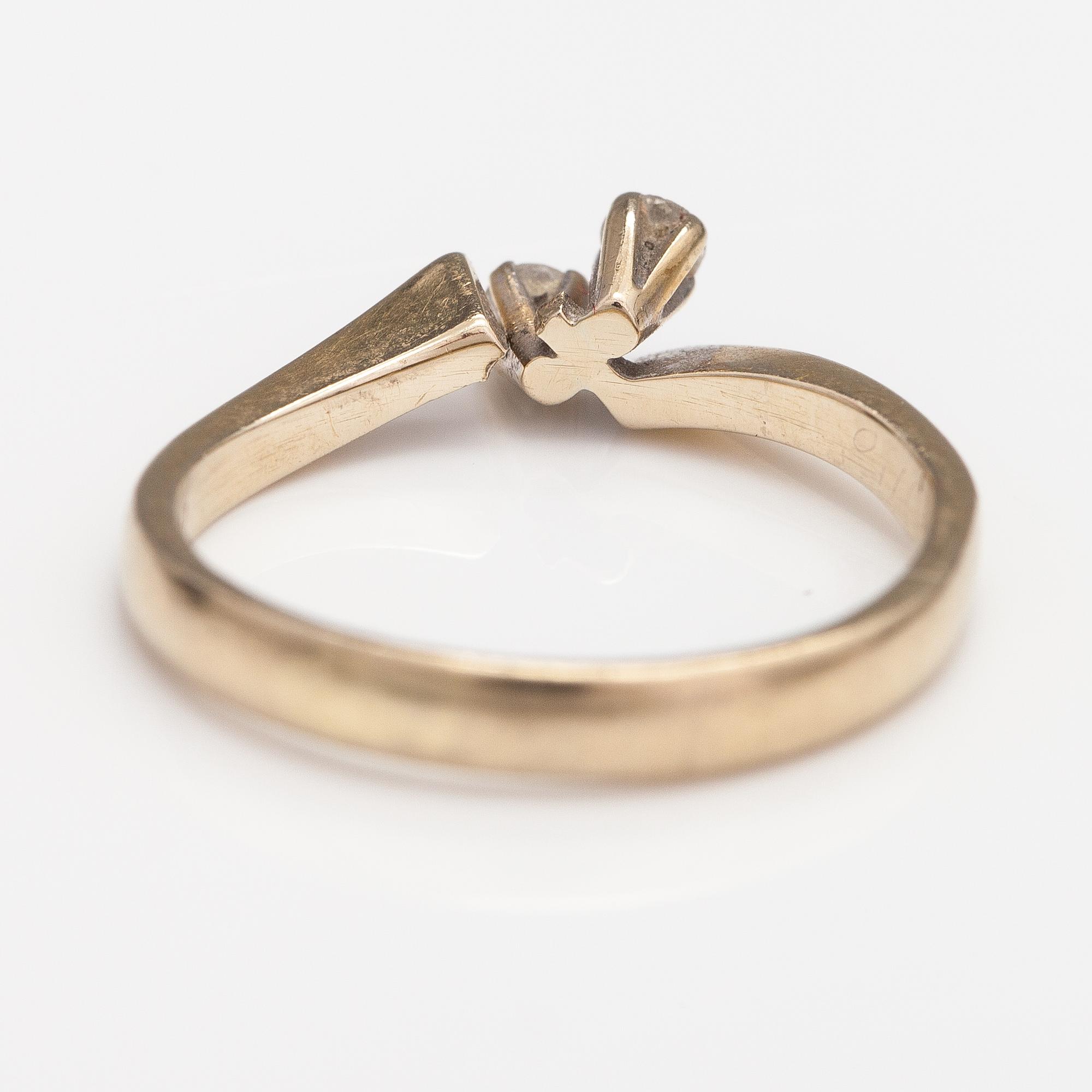 An 18K gold ring with diamonds ca. 0.12 ct in total. Finland 1974.