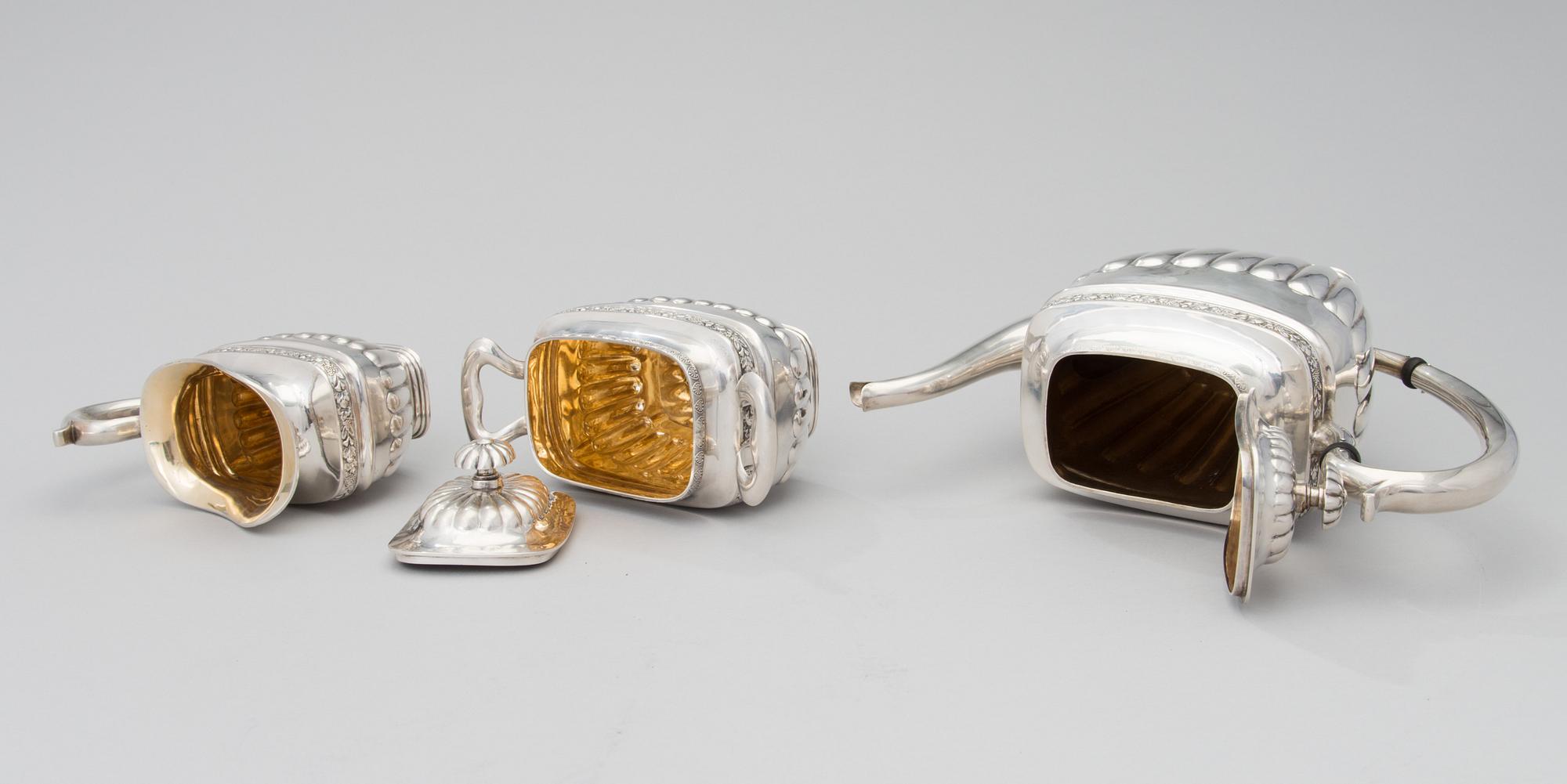A 3-piece silver coffee set by Bruno Alexander Nylund, Helsingfors 1919. Weight circa 1336 g.