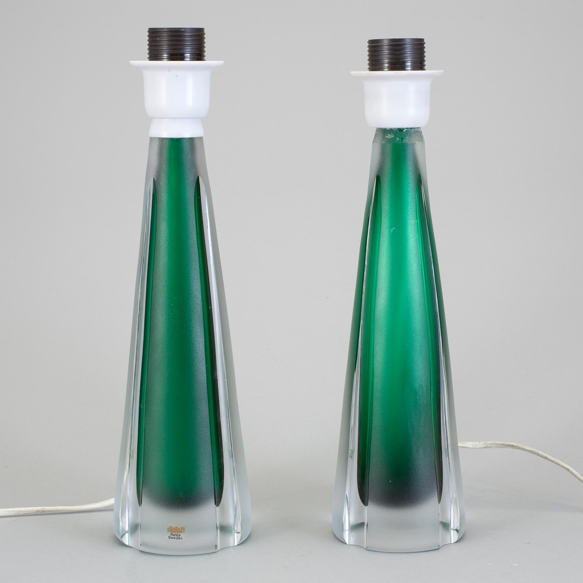BORDSLAMPOR, ett par, glas, Kosta. Signerade, 1950-/60-tal.