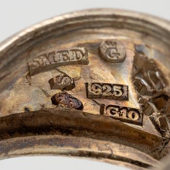 Lars Arby, fem ringar, silver, en med agat.