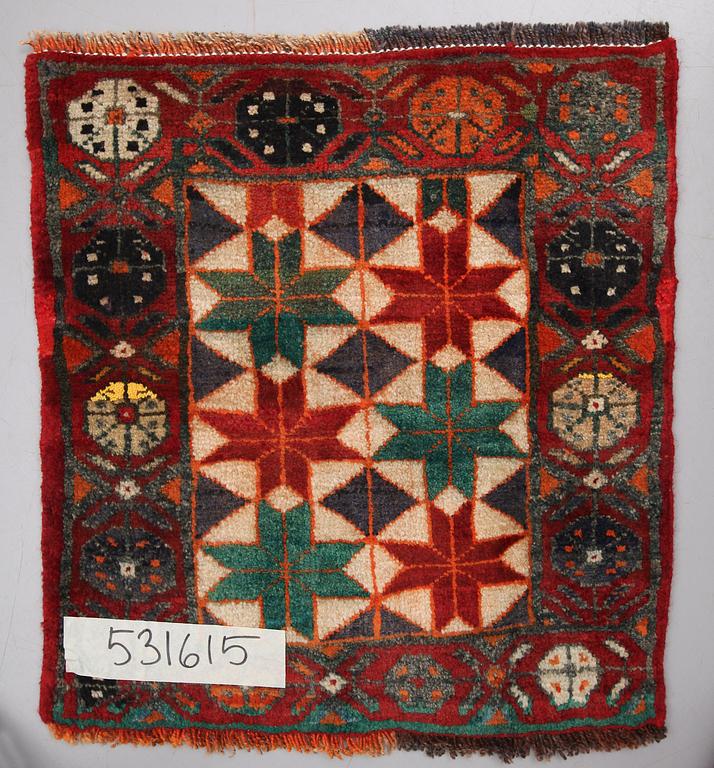 MATTA, orientalisk. Ca 55 x 50 cm.