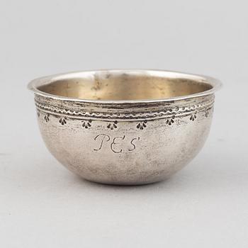 A swedish silver tumbler, mark of Isac Sauer, Stockholm 1761.