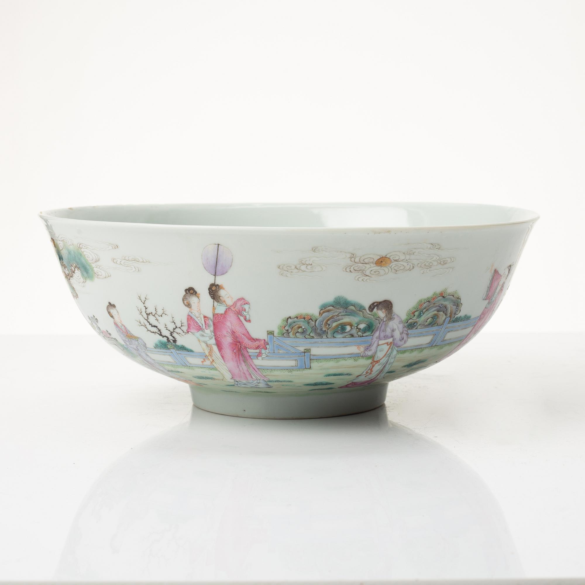 A Chinese famille rose porcelain bowl, Republic Period (1912-1949).