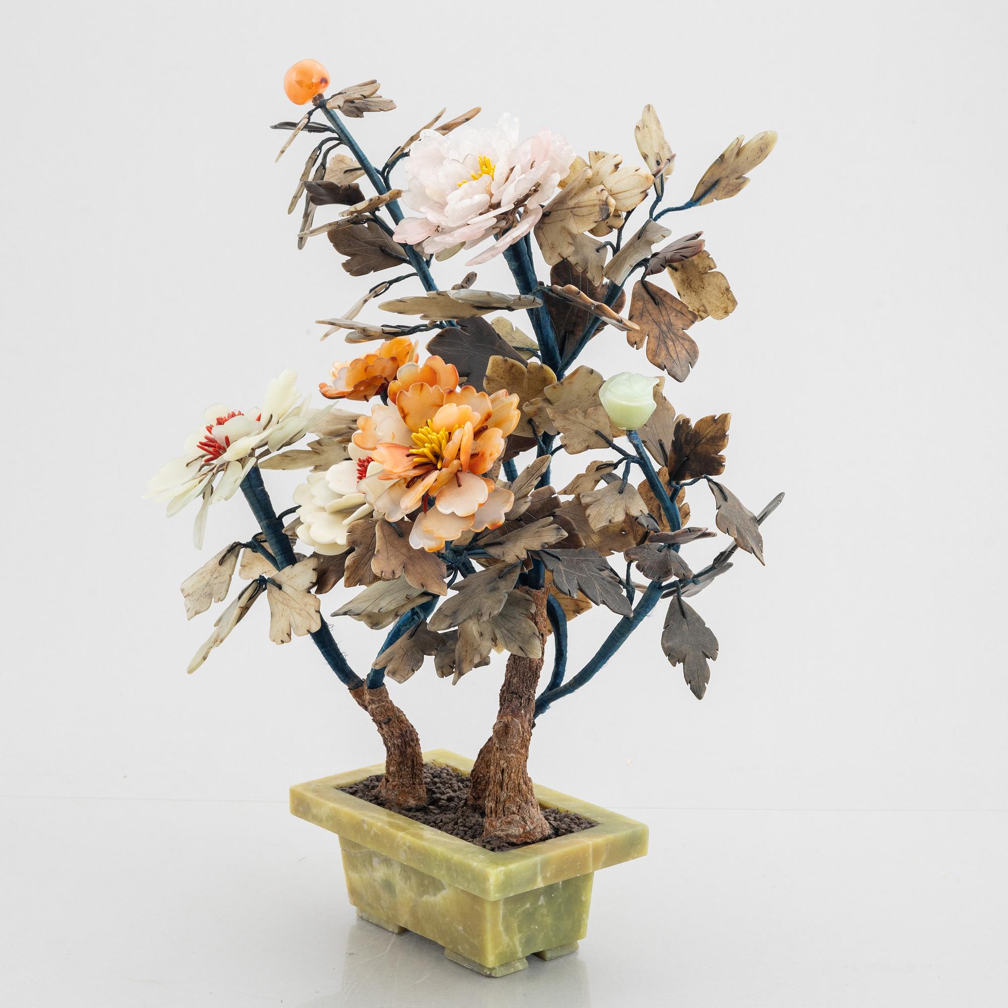 Table decoration, China, second half of the 20th century.