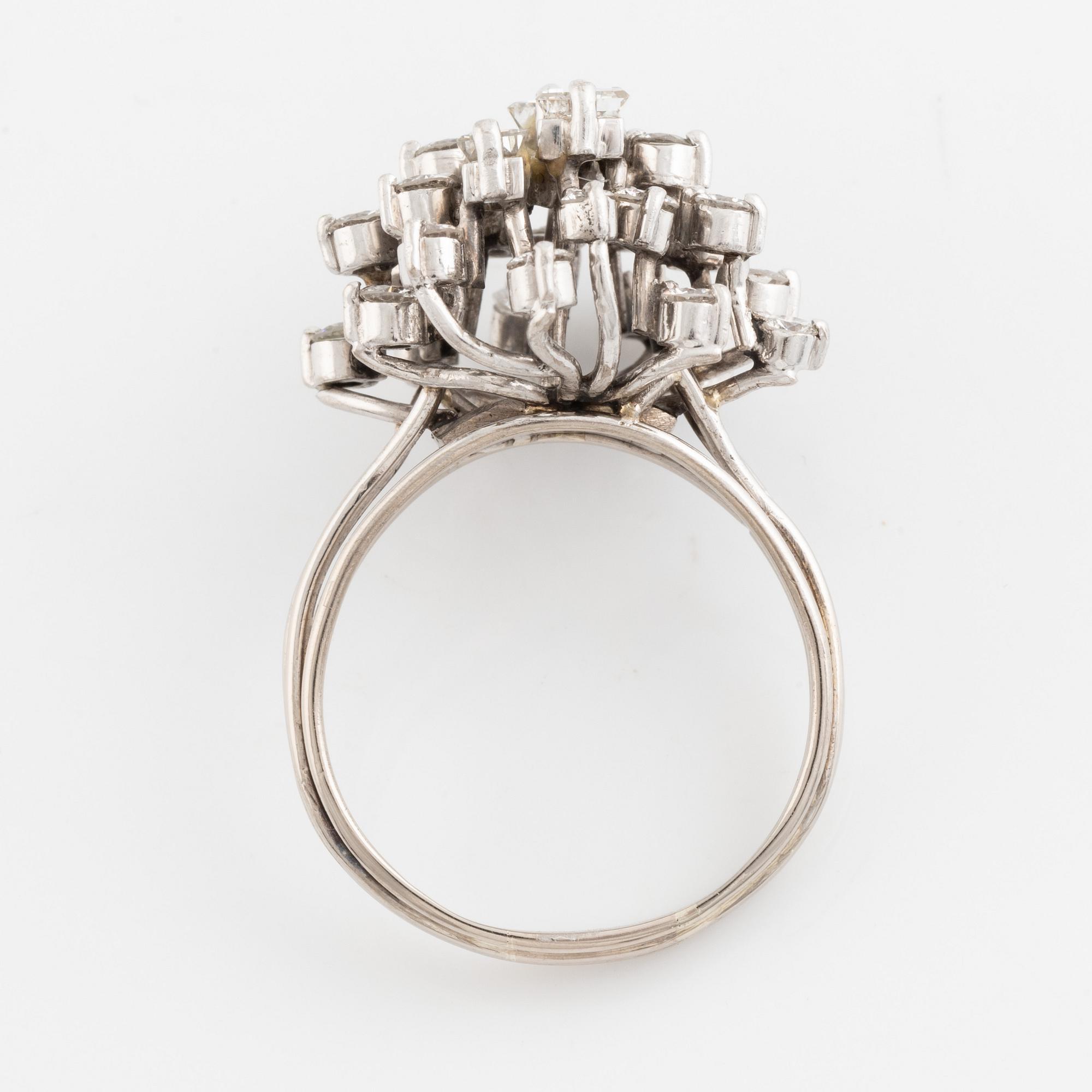 Baguette and brilliant cut diamond ring.