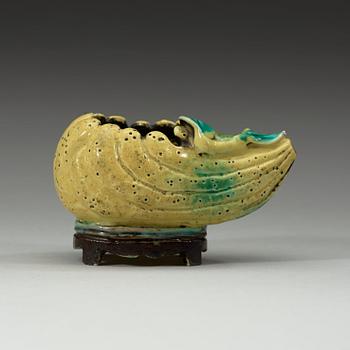 A yellow bisquit brush washer, Qing dynasty 19th century.
