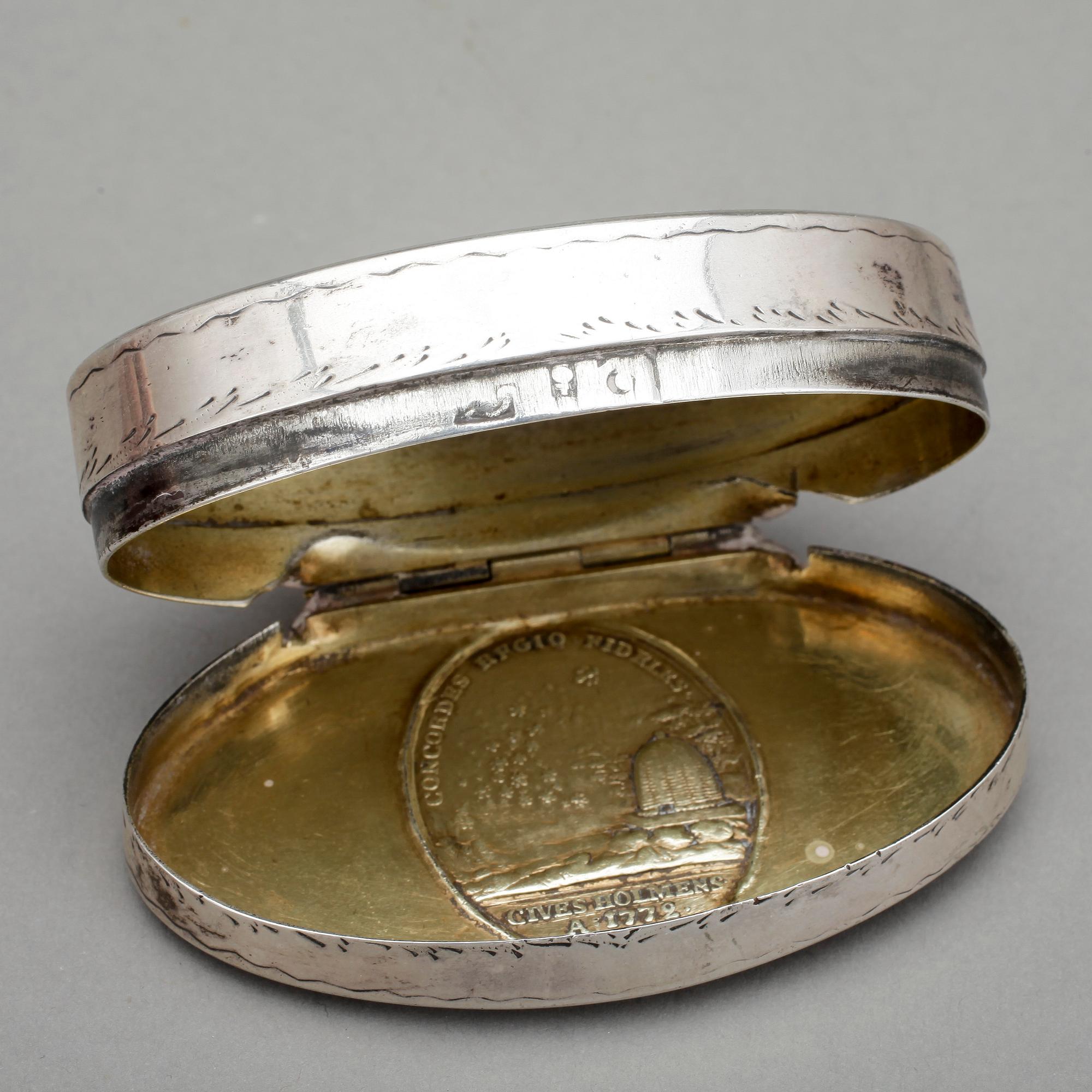 DOSA, silver, möjligen Carl Fahlberg, Uppsala, 1700-tal. Vikt ca 75 cm.