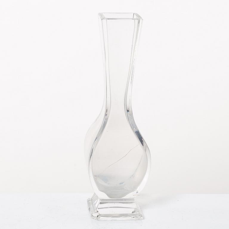 A cut glass vase, Qing dynasty, 19th century.