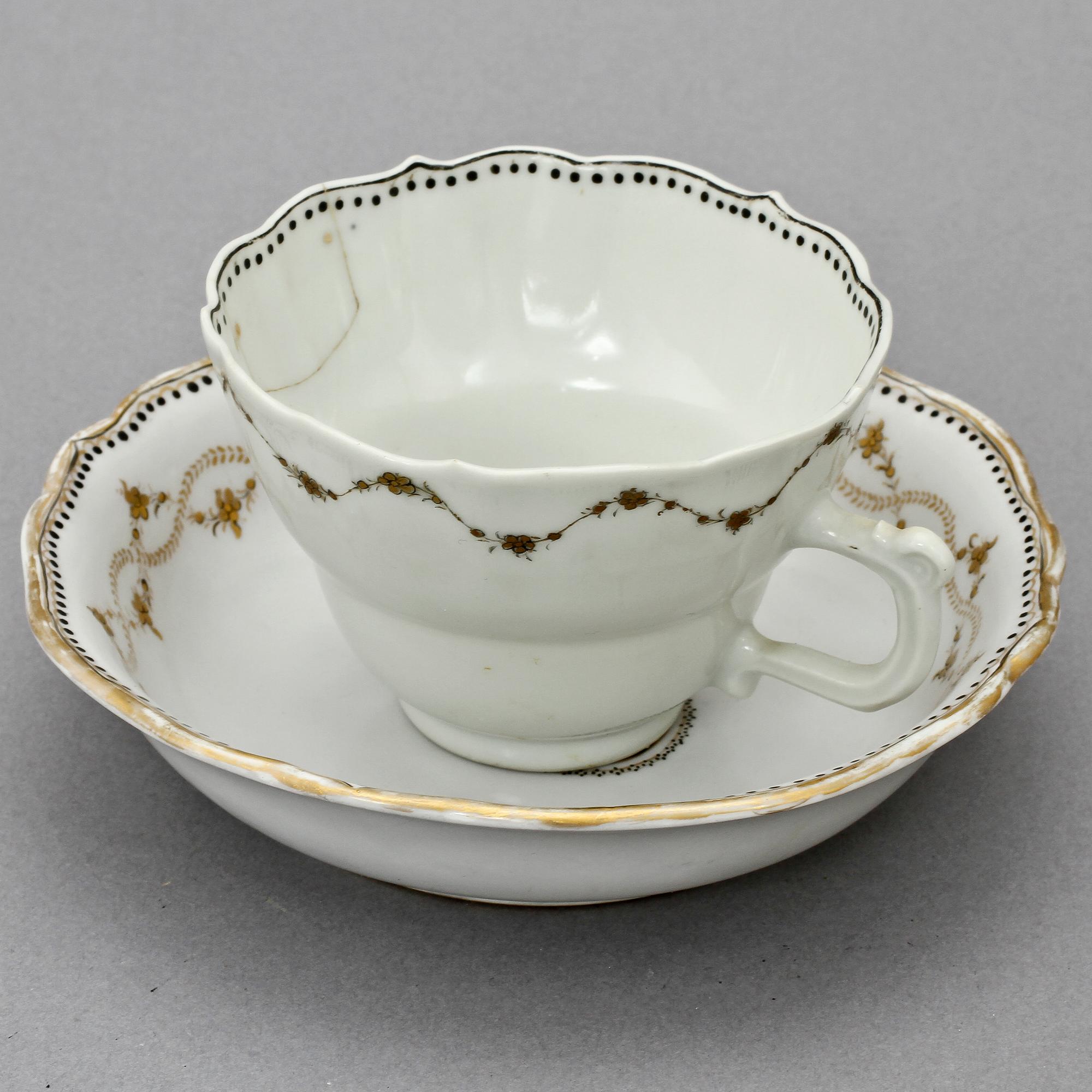 BÅLSKÅL samt KAFFEKOPPAR, 11 st, porslin, Kina, 1700/1800-tal.