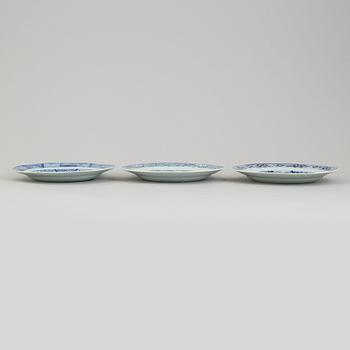 Three blue and white export porcelain plates and three deep plates, Qing dynasty, Qianlong (1736-985) and one 19th C.