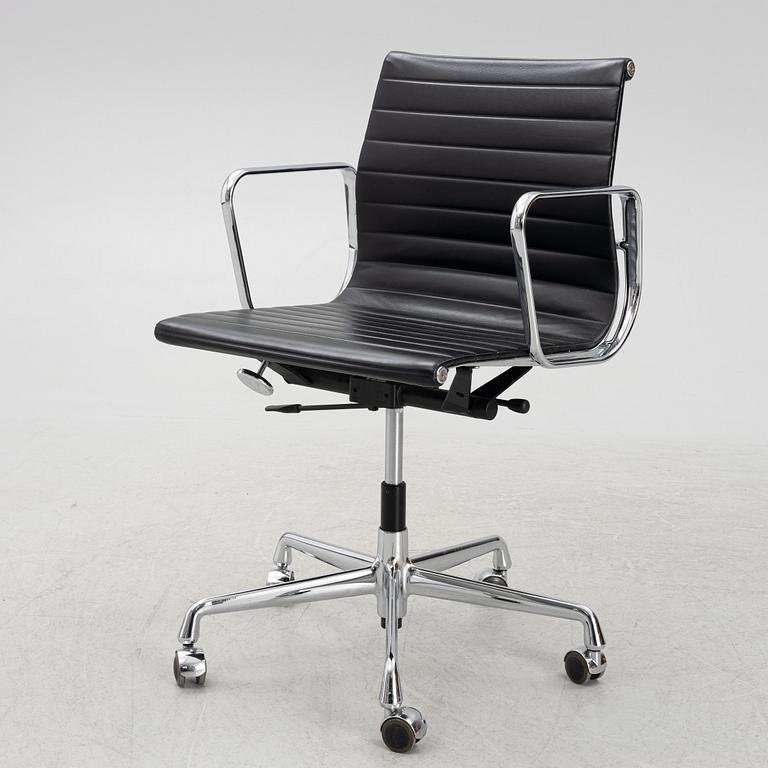 Charles & Ray Eames, kontorsstol, "EA117" Vitra.