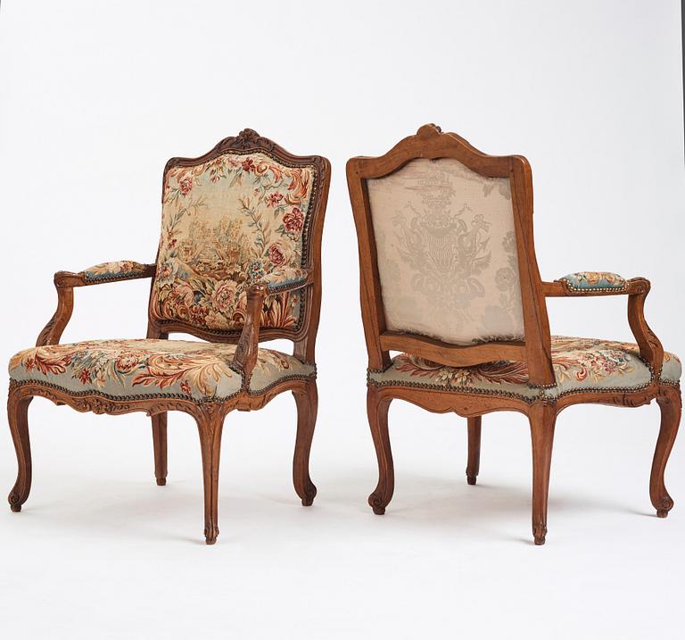 Karmstolar, sex stycken, Frankrike 1700-talets mitt, Louis XV. (Soffa 1800-tal medföljer).
