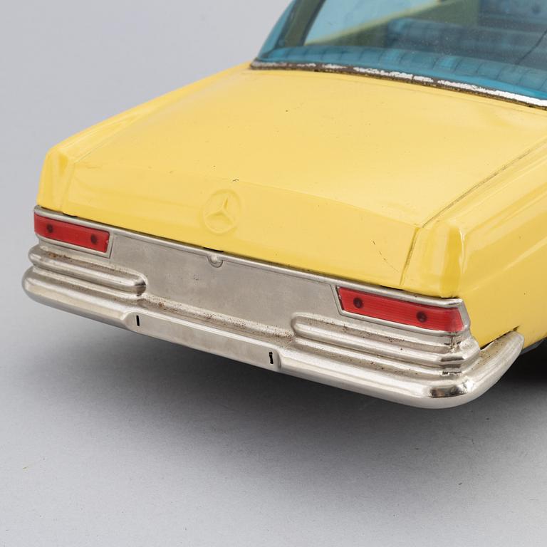A scale tin model of a Mercedes-Benz 300 SE by Ichiko, in a box.