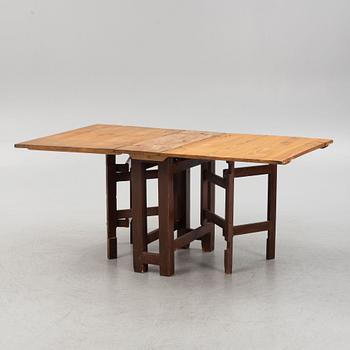 A pine gate-leg table, 19th Century.