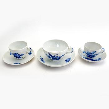 A 63 pcs Blå Blomst service from Royal Copenhagen later part of the 20th century.