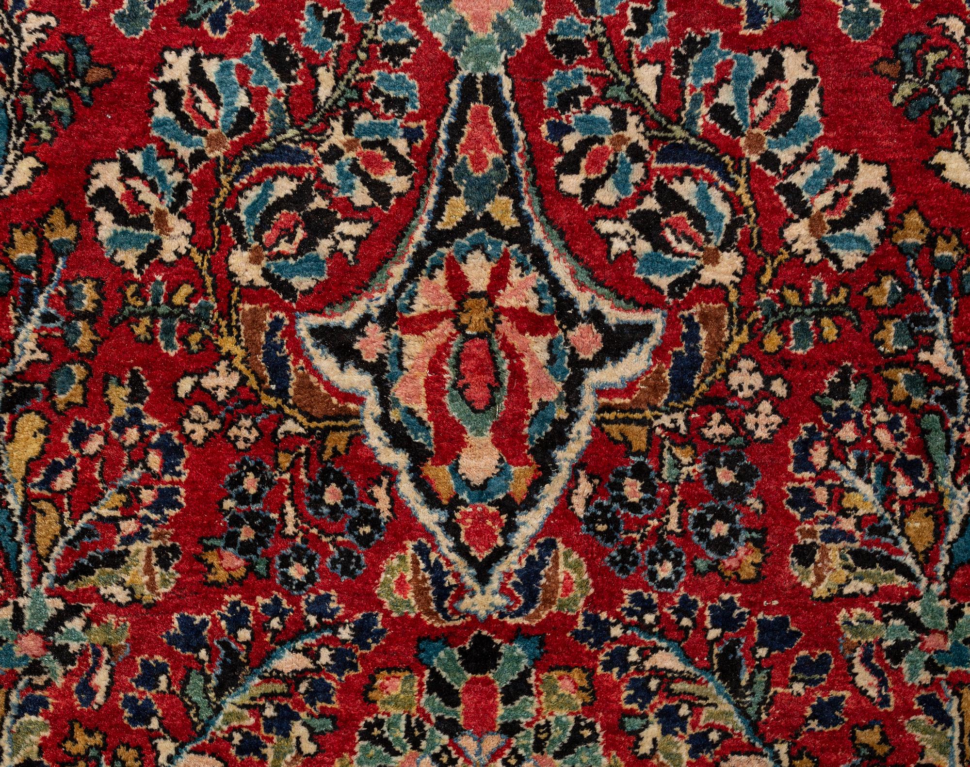 Matto, semi-antique Sarouk, ca 268 x 295 cm.