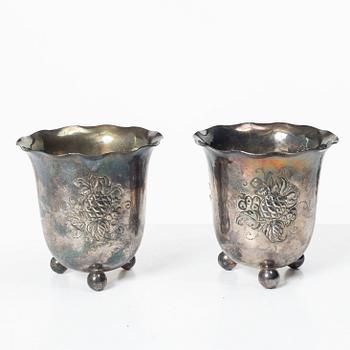 Guldsmedsaktiebolaget (GAB), Pair of similar silver beakers on foot, Stockholm, 1941–1946.