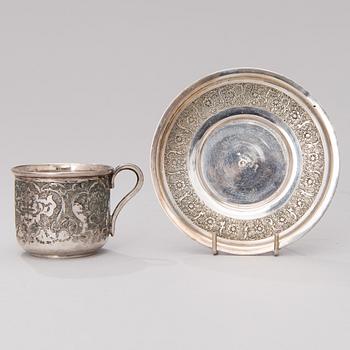 A Persian coffee set in silver, 7 pcs, Iran 20th century. Total weight circa 1334 g.