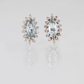 ÖRHÄNGEN, 14K vitguld med navetteslipade akvamariner samt åttkantslipade diamanter. Vikt 4,2 gram.