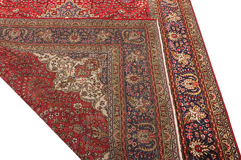 A Tabriz carpet, c 295 x 198 cm.