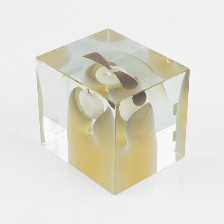 Oiva Toikka, an annual glass cube, 1979, signed Oiva Toikka, Nuutajärvi 1989, numbered 927/2000.