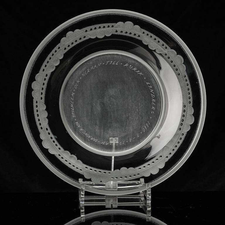 Simon Gate, an engraved glass bowl with plate, Orrefors 1930, model 122.