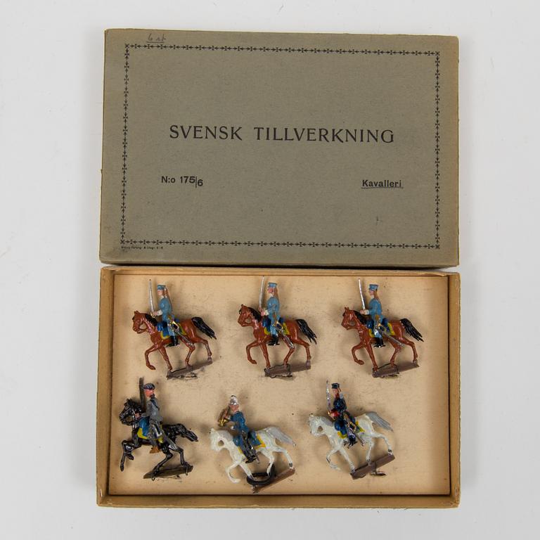 A lot of 57 pewter figures from the first half of the 20th century.
