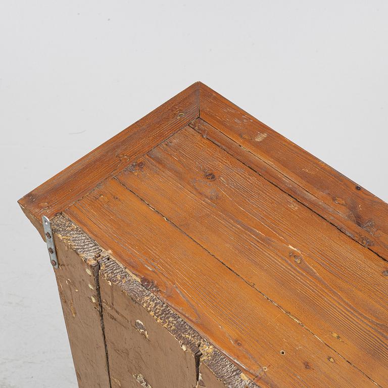 Hanging cabinet, 19th century.