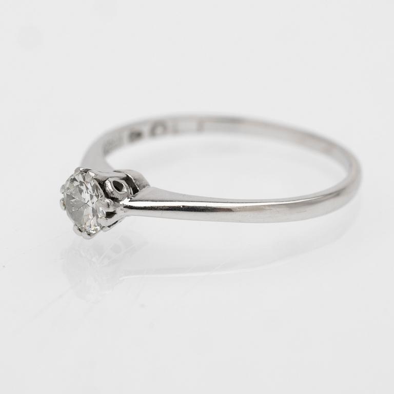 Solitaire ring in 18K white gold and diamond, Axel Jonsson's Goldsmith Workshop, Stockholm, circa 1940.