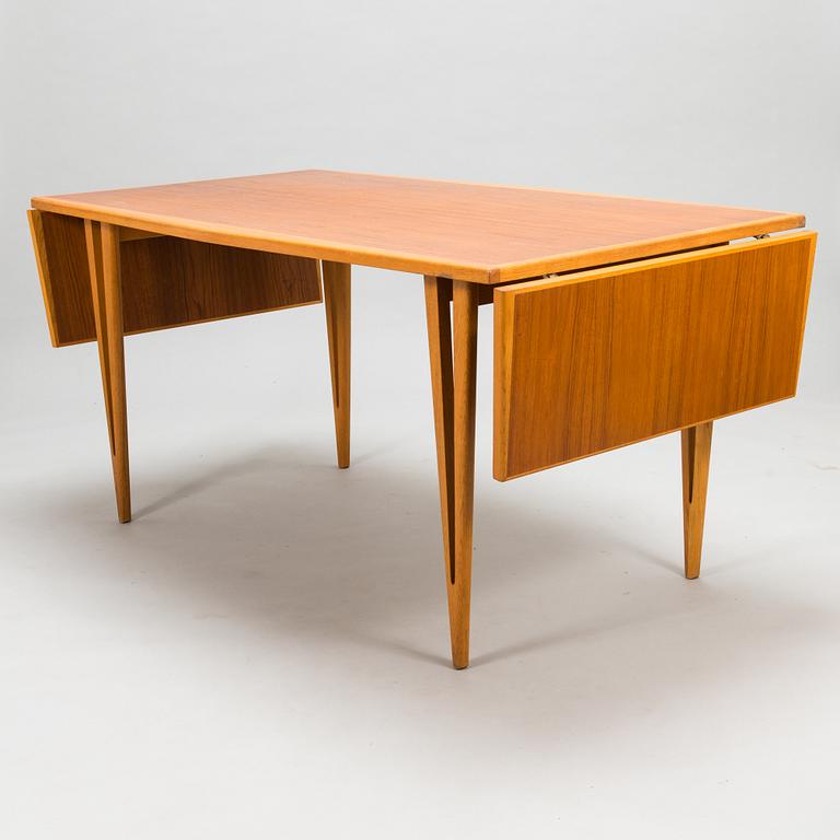 A mid-20th century dining table.
