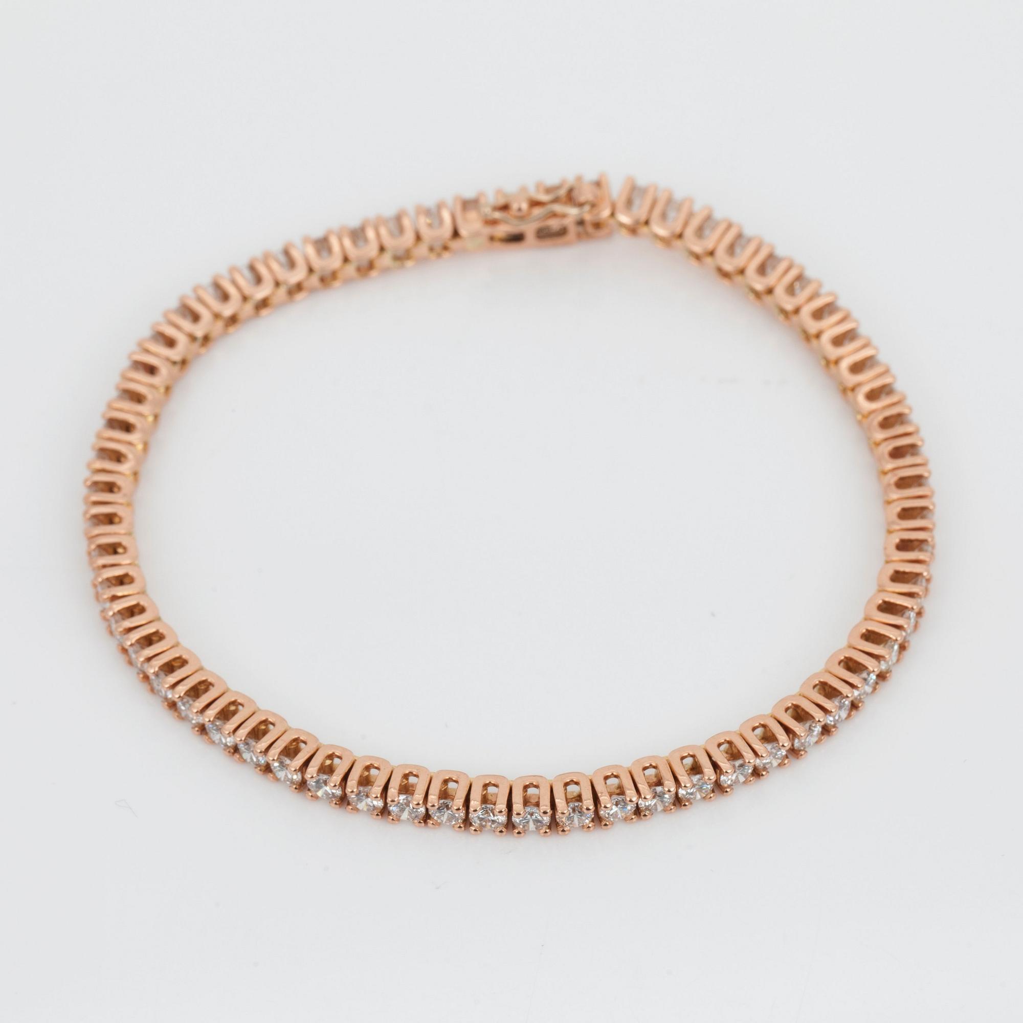 A 4.81 ct brilliant-cut diamond bracelet. Weight according to engraving.