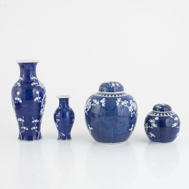 Bowls and vases, 4 pieces, 17th/19th century, China.