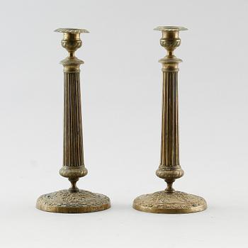 LJUSSTAKAR, 1 par, förgylld brons, empire, 1800-talets första hälft.