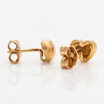 Ole Lynggaard, a pair of 18K gold heart earrings set with diamonds ca 0.04 ct in total.