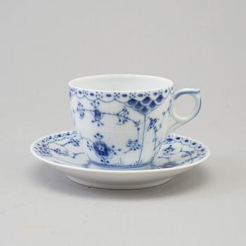ROYAL COPENHAGEN, mat-, kaffe- och teservis, porslin, 44 delar, porslin, "Musselmalet", Danmark.