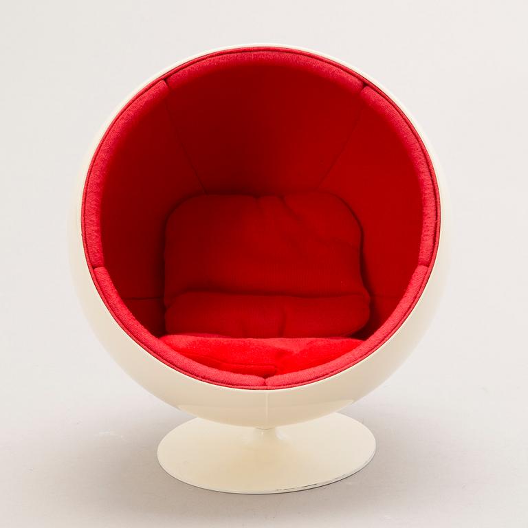 EERO AARNIO, A miniature, 'Ball chair',  Vitra Design Museum.