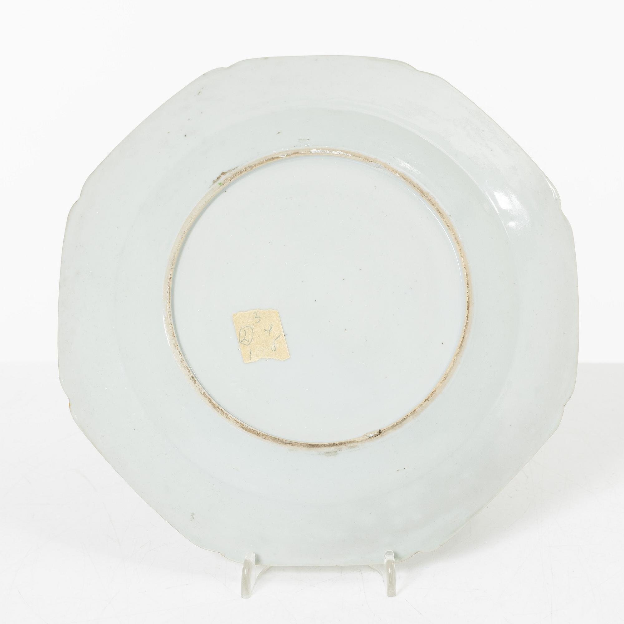 Tallrikar, fem stycken, porslin, Kina, Qingdynastin, 1700-tal.